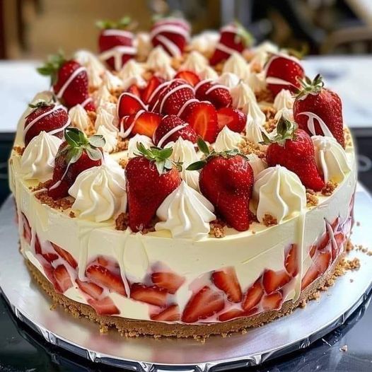 Creamy White Chocolate Strawberry Cheesecake